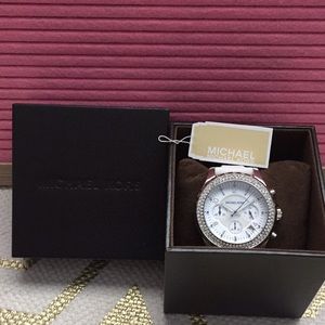 ⏱Brand New Michael Kors Watch ⏱